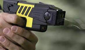Il Taser o dissuasore elettrico è un'arma comune da sparo (di Riccardo  Radi) – TERZULTIMA FERMATA